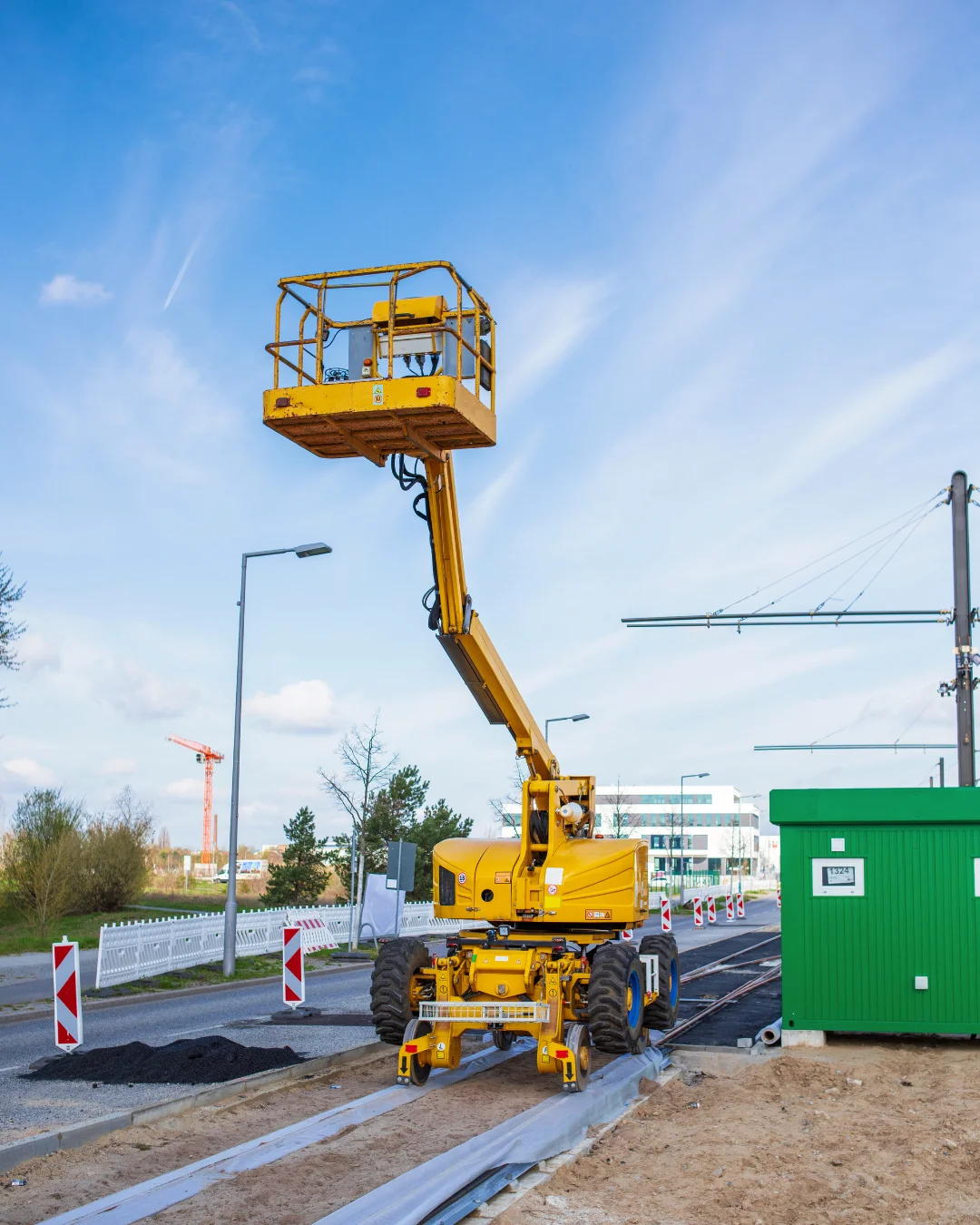 Professional boom lift rental services in Mumbai provide suitable equipment for construction, maintenance, and other elevated work projects.